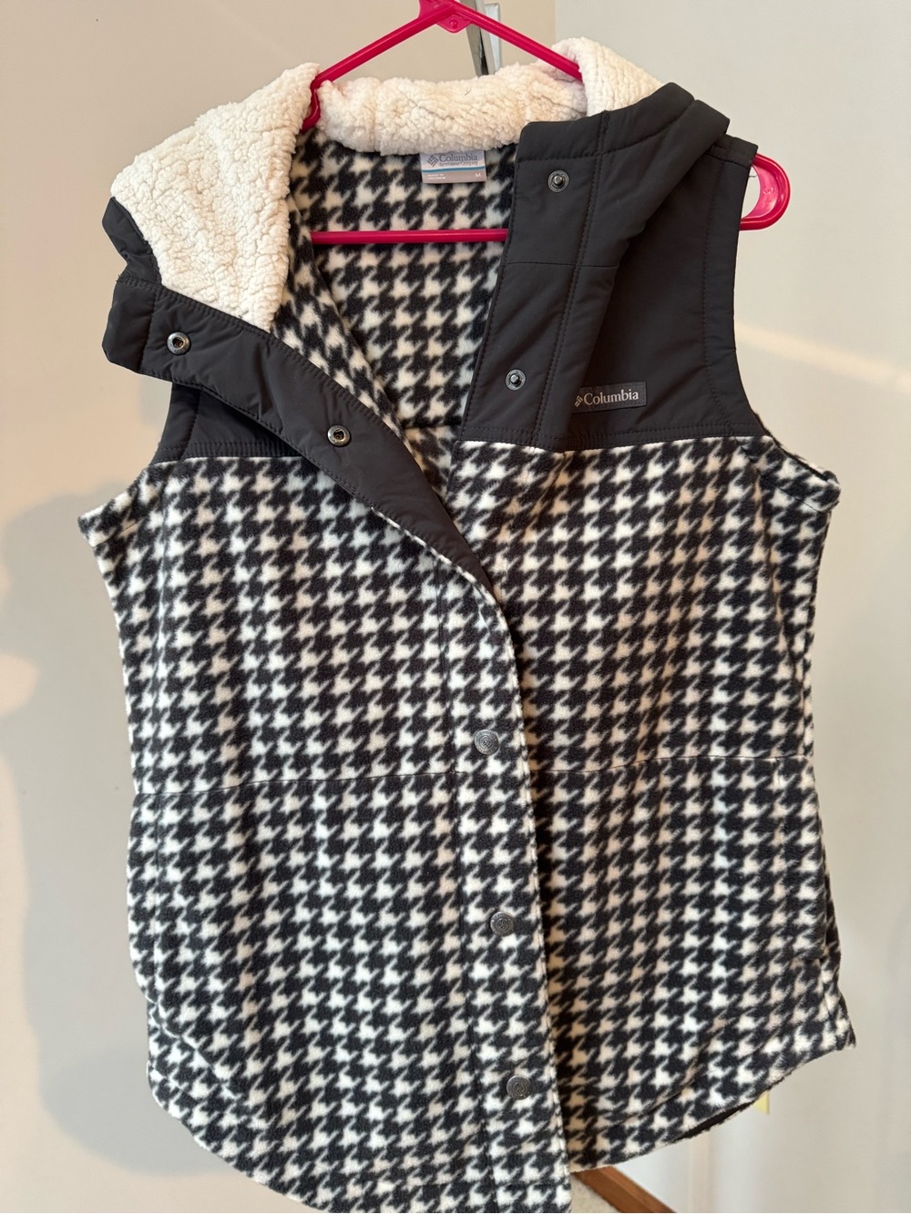 Columbia Women's Black & White Houndstooth Sherpa-Lined Vest